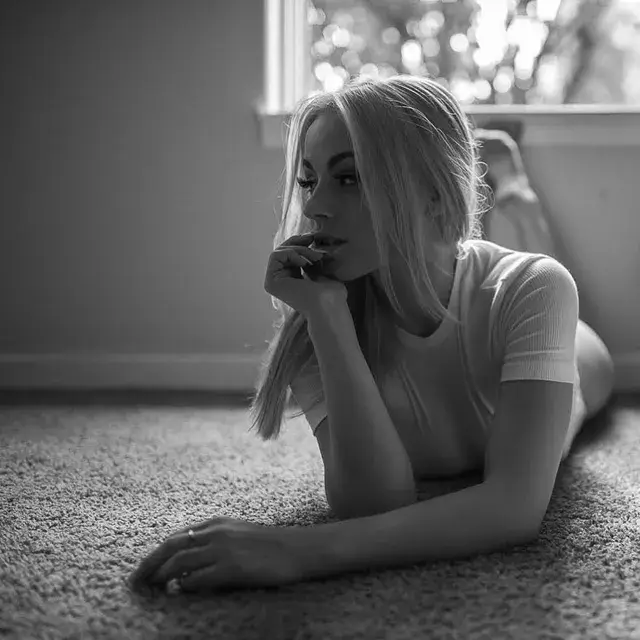 Anna Claire Clouds, foto 1
