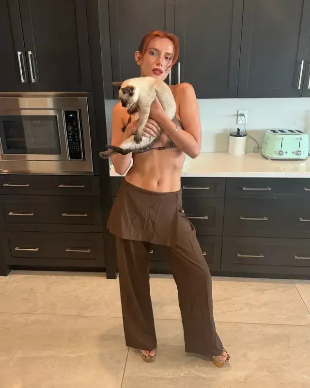 Bella Thorne, foto 6