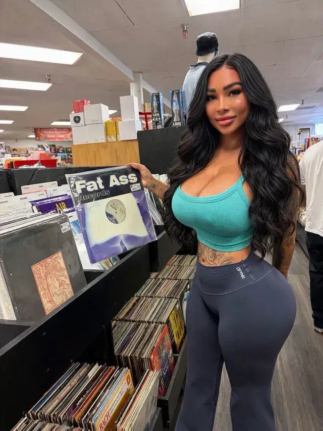 Brittanya Razavi, foto 10