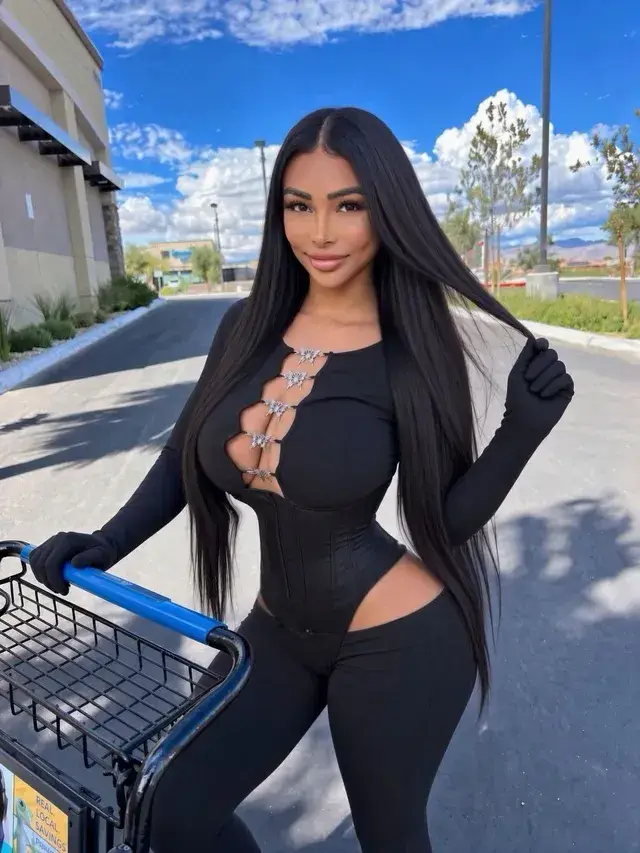 Brittanya Razavi, foto 15