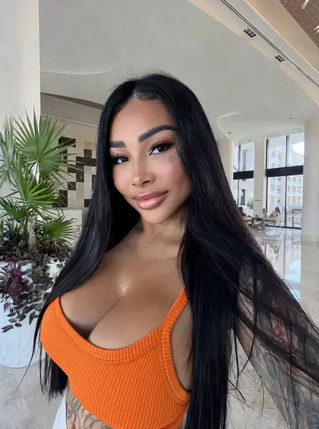 Brittanya Razavi, foto 4