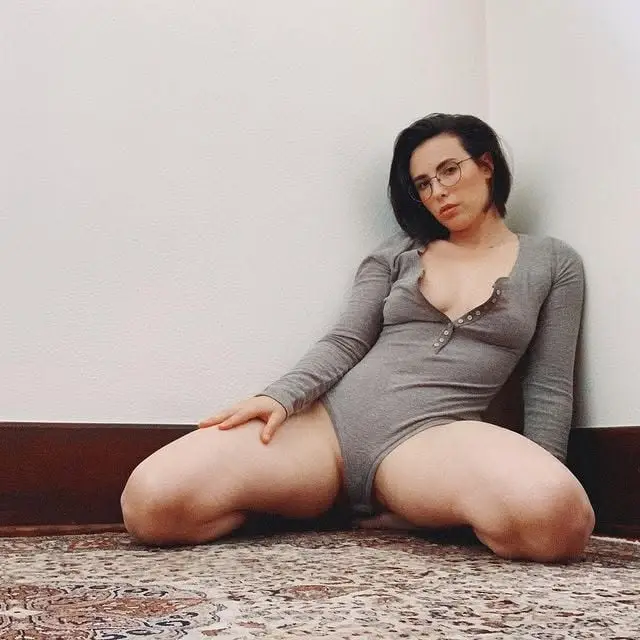 Casey Calvert, foto 4