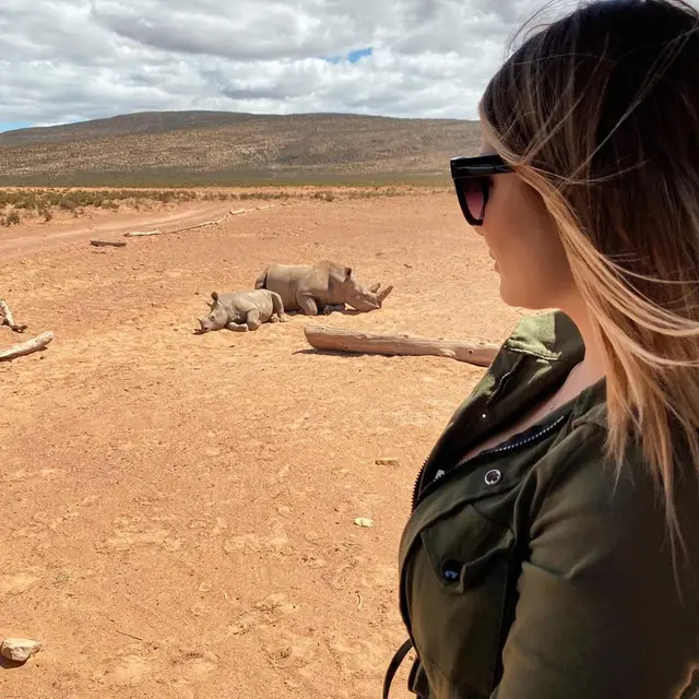 Ellie Bueno, foto 3