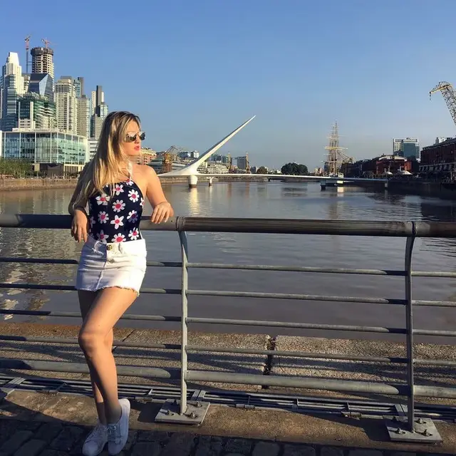 Ellie Bueno, foto 5
