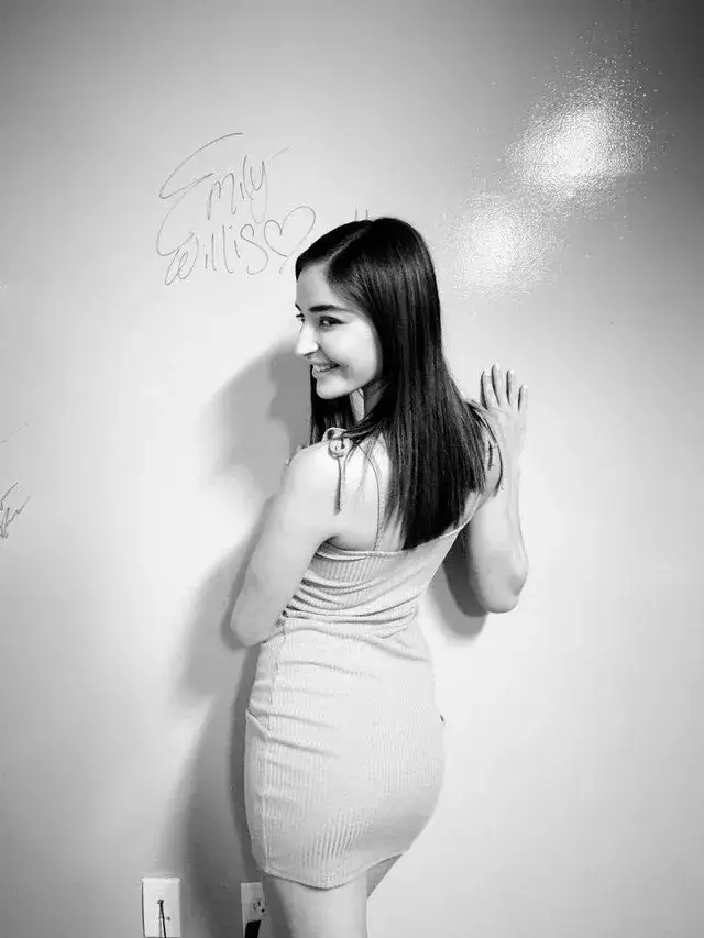 Emily Willis, foto 5