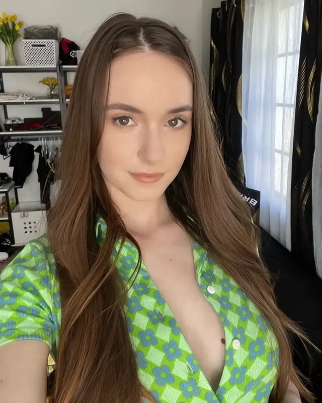 Hazel Moore, foto 18