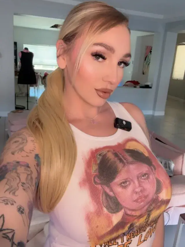 Kendra Sunderland, foto 6