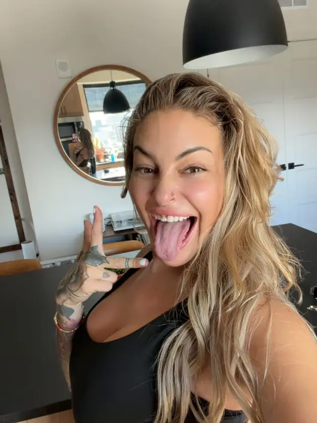 Kissa Sins, foto 1