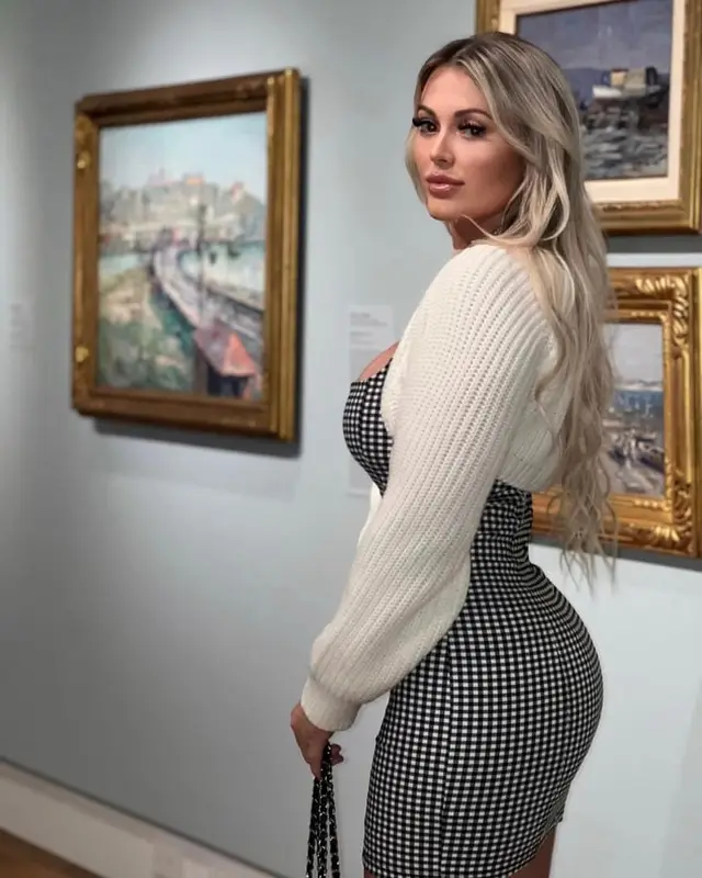 Mia Brookes, foto 10
