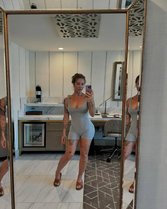 Nicole Aniston, foto 1