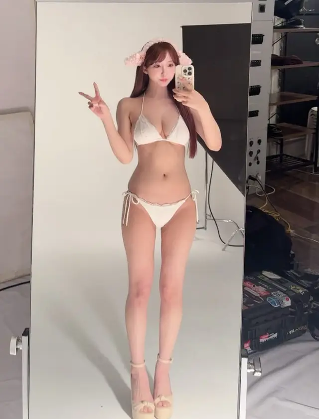 Yua Mikami, foto 17